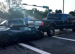 Lamborghini Huracan Spyder rúc gầm bán tải, người lái bỏ chạy bằng Mercedes-Benz S-Class