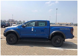 Lô hàng Ford Ranger Raptor đủ màu sắc đang chờ thông quan tại cảng Hiệp Phước