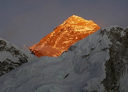 Sạt lở trên dãy Himalaya, chôn vùi 9 nhà leo núi trong đêm