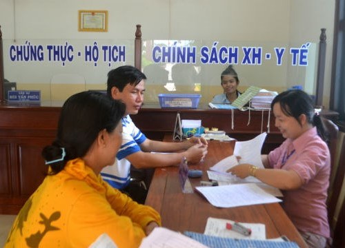 Thủ tục nhanh, sức ép lớn