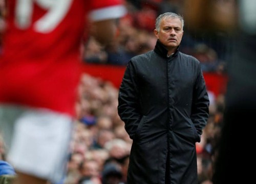 Vì sao Mourinho suốt 3 năm dẫn dắt M.U chỉ sống ở khách san?