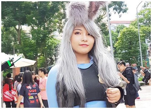 Cosplay Hà thành khoe khả năng chịu nóng đáng nể