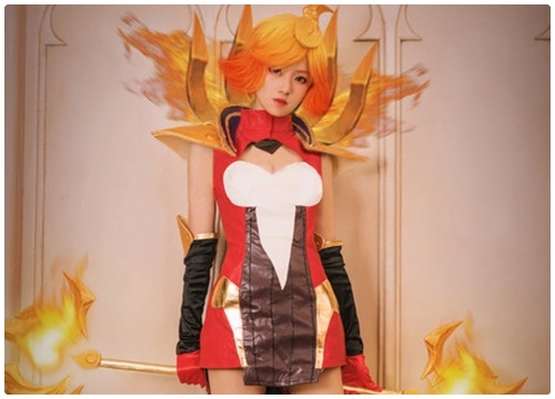 Cosplay xinh đẹp kiêu ngạo của Lux Nguyên Tố dạng Lửa