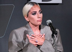 Lady Gaga đã khiến nhiều người bật khóc khi chia sẻ ngay trên sân khấu về quá khứ đen tối với trầm cảm và bị lạm dụng