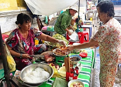 Quán bún cá nổi tiếng ở chợ Châu Đốc chỉ bán 2 tiếng mỗi ngày