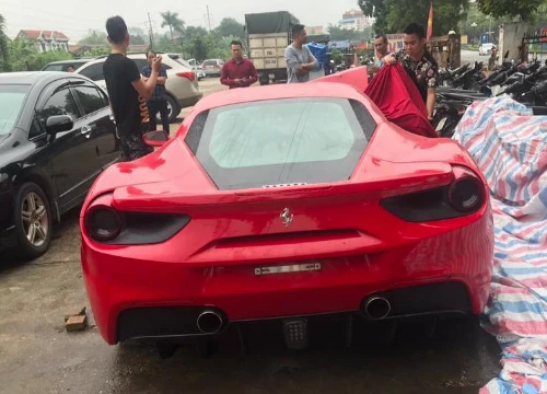 Siêu xe Ferrari 488 GTB của Tuấn Hưng gặp nạn ở cao tốc Nội Bài - Lào Cai