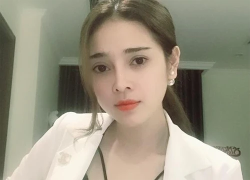 Thúy Nguyễn một cô nàng hot girl xinh đẹp và quyến rũ