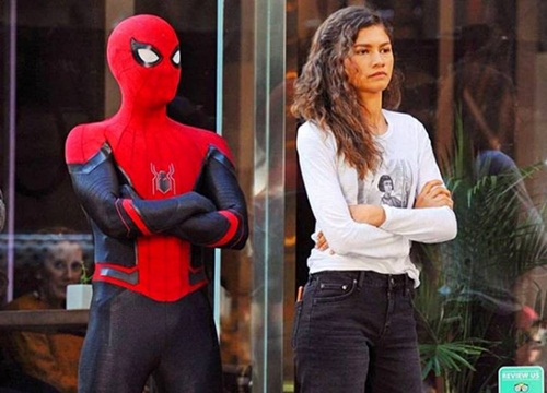 "Bé Nhện" Tom Holland khoe bộ giáp mới nhân dịp "Spider-Man 2" đóng máy