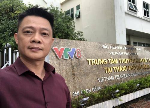 BTV Trần Quang Minh khóc chia tay VTV6 để vào Đà Nẵng