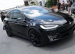 "Đập thùng" Tesla Model X P100D tiền tỷ màu trắng ở Hà Nội