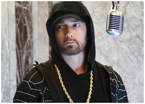 Eminem biểu diễn ca khúc 'Venom' trên đỉnh tòa nhà Empire State