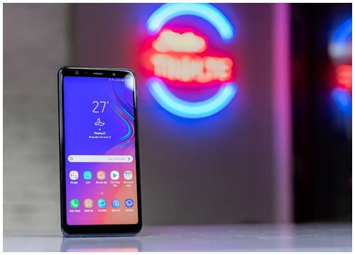 Mở hộp Samsung Galaxy A7 mới: liền lạc, mỏng nhẹ, viền màn hình hơi dày, điều khiển bằng cách vuốt