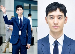 Nam diễn viên Lee Je Hoon của 'Where Stars Land' vô tình 'gây thương nhớ' cho khán giả khi chia sẻ hình thẻ cực điển trai