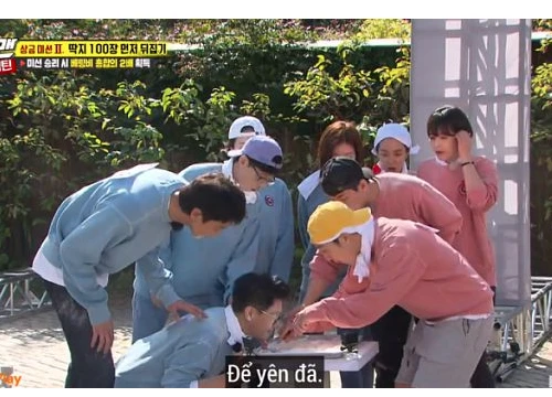 Running Man tập 422: Se Chan bị bỏ rơi, Kwang Soo - So Min tranh nhau chức đội trưởng