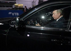 Tổng thống Putin đích thân cầm lái "Rolls-Royce của nước Nga" chở khách quý thăm thú đường đua F1