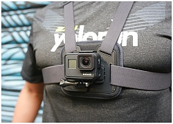 Trên tay đai đeo ngực GoPro Performance Chest Mount