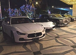 Choáng với dàn siêu xe và xe Rolls-Royce biển "tứ quý" xếp hàng dài tại casino Campuchia