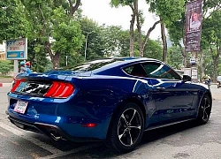 Ford Mustang 2018 màu xanh dương độc nhất Việt Nam "thả dáng" trên phố