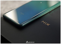 Cận cảnh Xiaomi Mi Mix 3: Màn hình trượt độc đáo, chiếm tỷ lệ 93,4% mặt trước, thiết kế cao cấp, phiên bản "Tử Cấm Thành" in hình kỳ lân