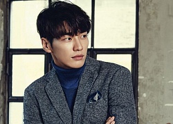 Mỹ nam cao 1m 90 Kim Young Kwang sắp trở thành người mù?