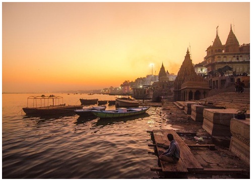 Varanasi, bụi đường vương áo