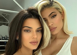 Chị em Kendall và Kylie Jenner đọ nhan sắc