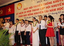 Thành phố Hồ Chí Minh trao học bổng khuyến tài cho hơn 500 sinh viên