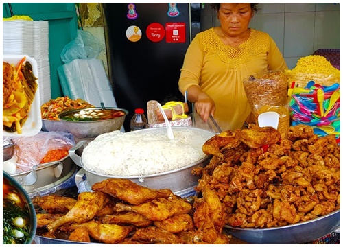 Choáng hộp xôi gà 70k bán thâu đêm gần 20 năm ở Sài Gòn