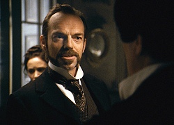 Hugo Weaving sẽ góp mặt trong Hearts and Bones