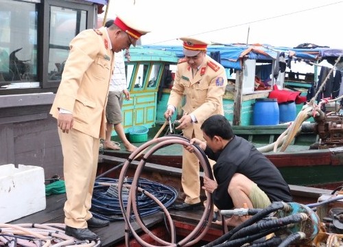 Ngăn chặn tình trạng khai thác thủy sản tận diệt