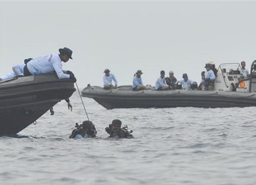 Rơi máy bay tại Indonesia: Hộp đen vẫn trong tình trạng nguyên vẹn