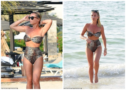 Billie Faiers khoe dáng nóng bỏng với đồ tắm da báo