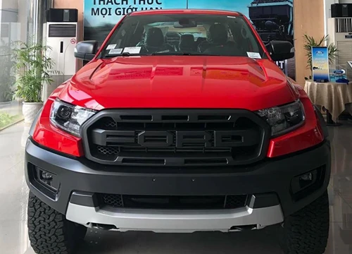 Cận cảnh Ford Ranger Raptor màu đỏ giá gần 1,2 tỷ đồng