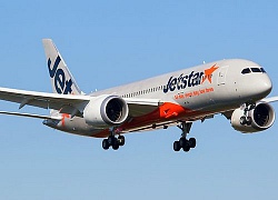 Jetstar sa thải hai nhân viên ném hành lý lên máy bay