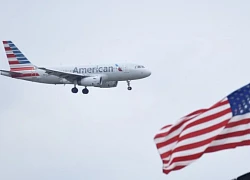 Nữ hành khách kiện American Airlines vì bị cưỡng bức trên máy bay