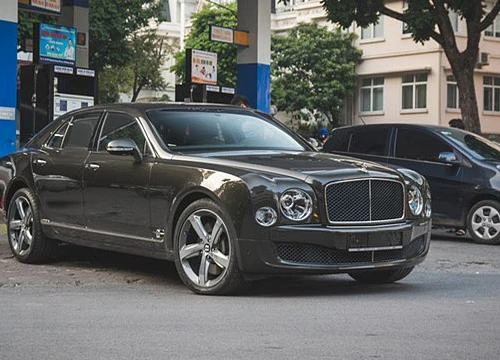 'Chạm mặt' Bentley Mulsanne bản hiếm, màu độc của đại gia Hà thành