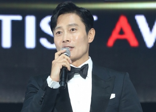 Lee Byung Hun chiến thắng giải Daesang tại Asia Artist Awards 2018