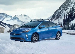 Xe xanh Toyota Prius 2019 thách thức đường trơn với hệ dẫn động AWD