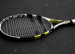 Hai tài xế rút vợt tennis vụt nhau sau va chạm giao thông