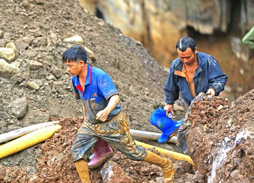 Lãnh đạo địa phương thừa nhận "bó tay" cứu nạn hai phu vàng