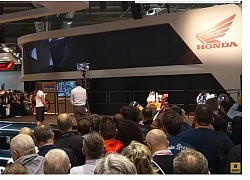 Marc Marquez "gây bão" tại gian hàng Honda |Marc Marquez at EICMA 2018