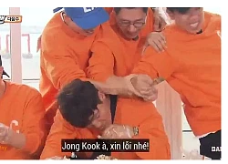 "Running Man" đặt ra thử thách toàn đồ hải sản, fan lo lắng cho bệnh tình của Kim Jong Kook