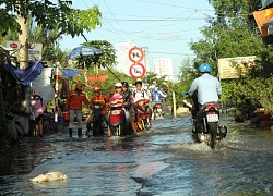 Thủy triều dâng cao, nhiều đoạn đường ngập nặng ở TP Hồ Chí Minh