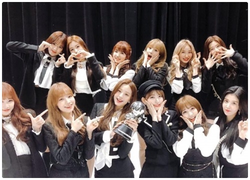 IZ*ONE tiếp tục quật đổ kỷ lục của BLACK PINK, trở thành girlgroup tân binh có tốc độ 'giật' cup nhanh nhất!