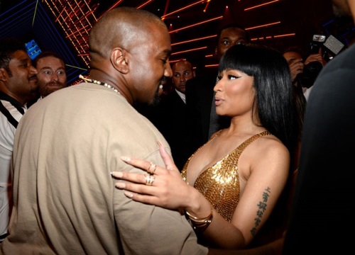 Nicki Minaj và Kanye West suýt bị hạ sát nhầm, một người may mắn thoát chết nhờ đi muộn