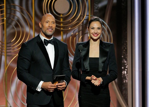 Phim giật gân của The Rock và Gal Gadot bị trì hoãn