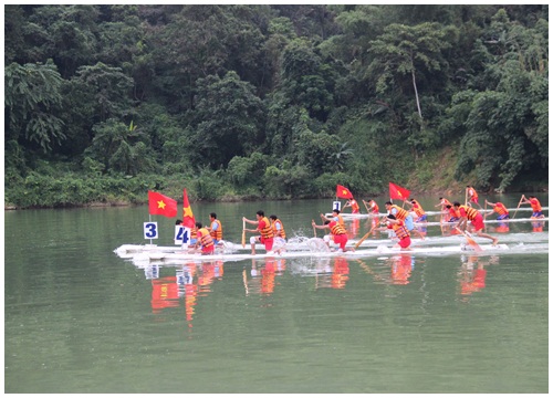 Độc đáo lễ hội đua mảng ở Hà Giang