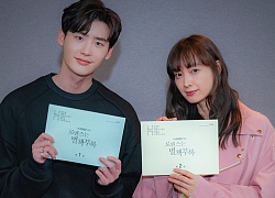 Lee Na Young phản ứng gì khi diễn cặp với &#8216;fanboy&#8217; chính hiệu Lee Jong Suk?