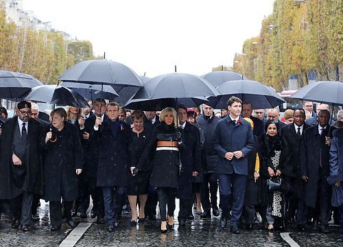 Lời cảnh báo từ chuyến viếng thăm Paris của ông Trump