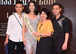 Miss Earth Phương Khánh lần đầu khoe mẹ và anh em trai